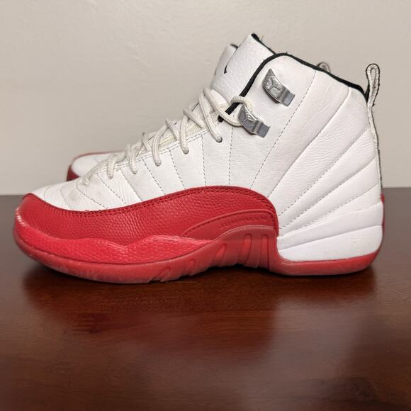 Air Jordan 12 Retro Cherry Big Kid Shoes Size 5.5Y 153265-116 - Picture 2 of 7